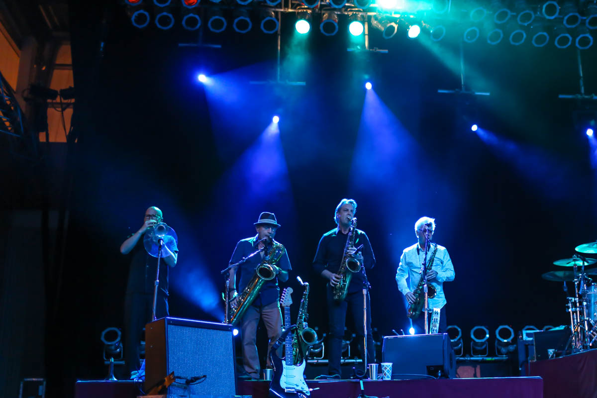 Concert - Huey Lewis & the News
