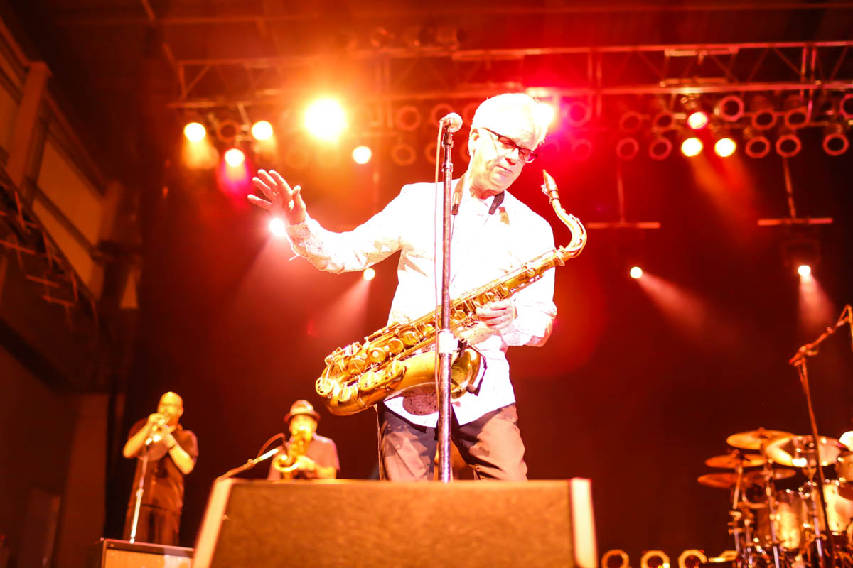 Concert - Huey Lewis & the News